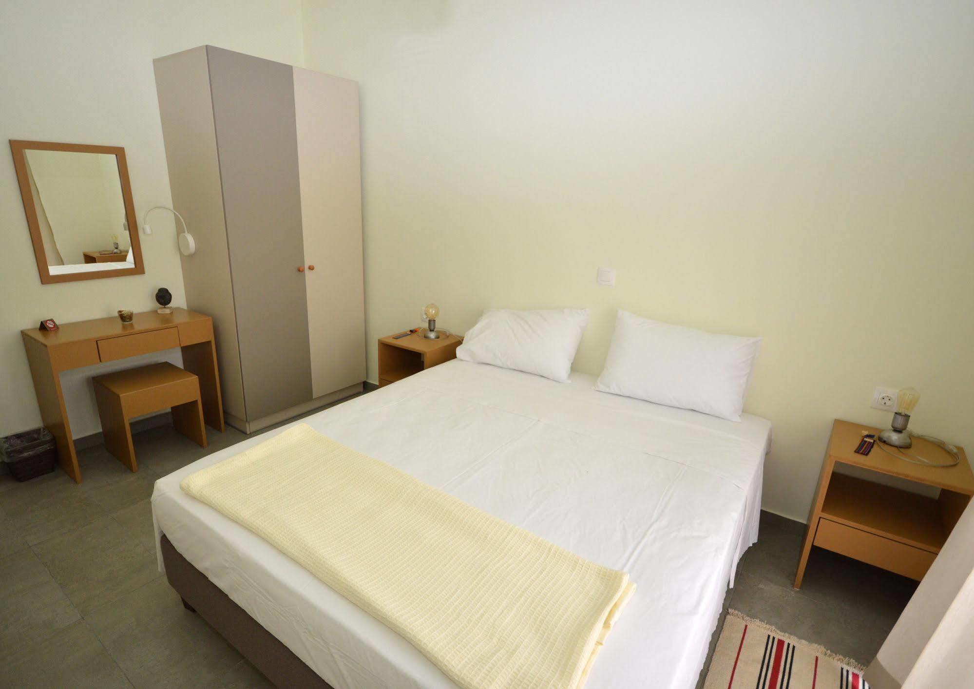 เอจินา เบด แอนด์ คัลเจอร์ Apartment Aegina ภายนอก รูปภาพ